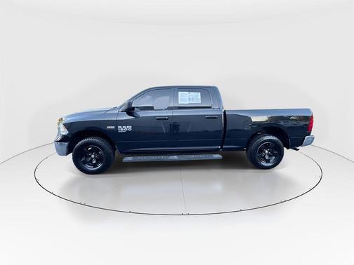 Brilliant Black Crystal Pearlcoat 2019 RAM 1500 SLT
