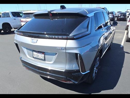 Argent Silver Metallic 2025 Cadillac LYRIQ Luxury