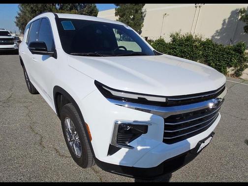 Summit White 2024 Chevrolet Traverse LT