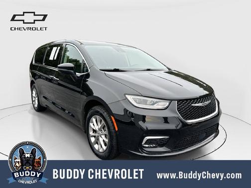 Brilliant Black Crystal Pearlcoat 2023 Chrysler Pacifica Touring L