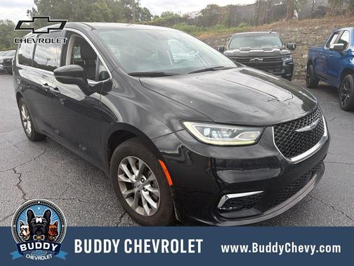 Brilliant Black Crystal Pearlcoat 2023 Chrysler Pacifica Touring L