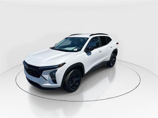 Summit White 2026 Chevrolet Trax LT
