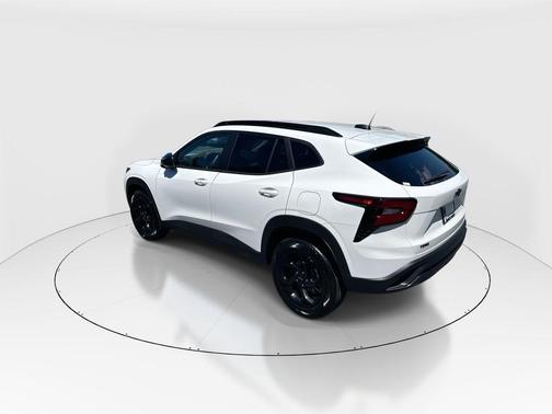 Summit White 2026 Chevrolet Trax LT