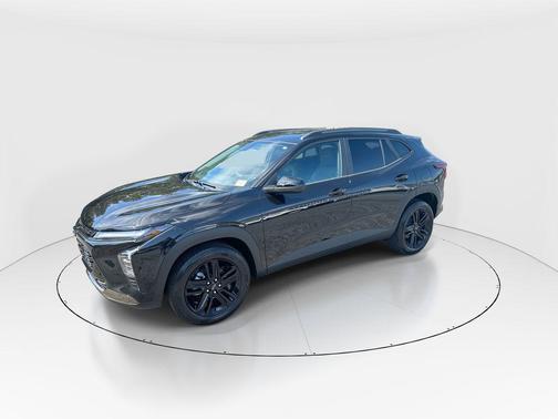 Mosaic Black Metallic 2026 Chevrolet Trax FWD ACTIV