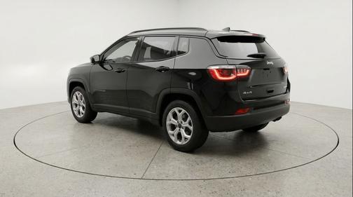 Diamond Black Crystal Pearlcoat 2025 Jeep Compass Latitude
