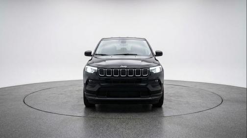 Diamond Black Crystal Pearlcoat 2025 Jeep Compass Latitude
