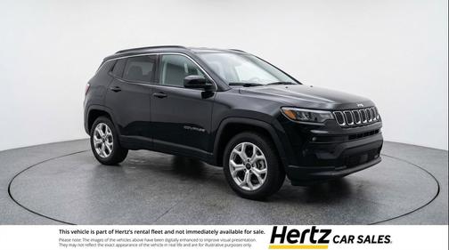Diamond Black Crystal Pearlcoat 2025 Jeep Compass Latitude