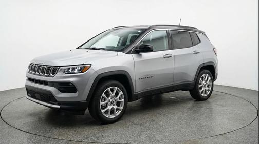 Silver Zynith Metallic Clearcoat 2025 Jeep Compass Limited