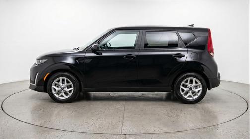 Fusion Black 2025 Kia Soul LX