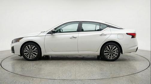 Glacier White 2025 Nissan Altima SV FWD
