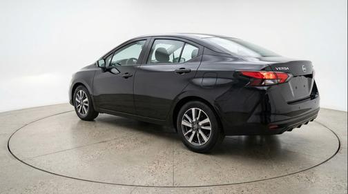 Super Black 2025 Nissan Versa 1.6 SV