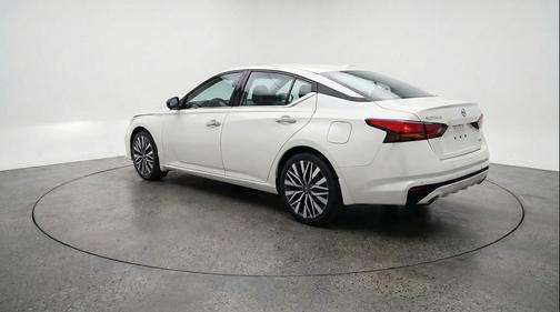 Glacier White 2025 Nissan Altima SV FWD