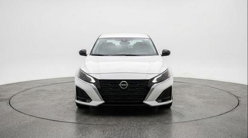 Glacier White 2025 Nissan Altima SV FWD