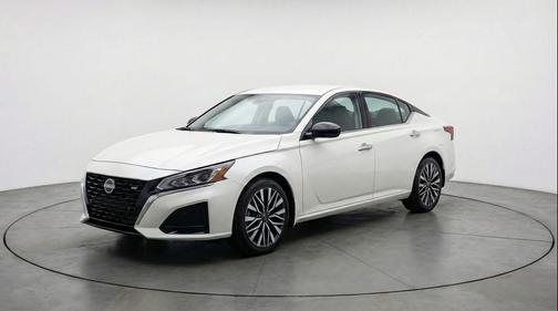 Glacier White 2025 Nissan Altima SV FWD