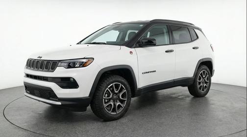 Bright White Clearcoat 2025 Jeep Compass Trailhawk
