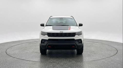 Bright White Clearcoat 2025 Jeep Compass Trailhawk