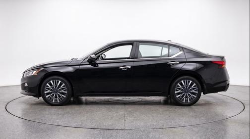 Super Black 2025 Nissan Altima SV FWD