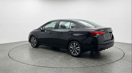 Super Black 2025 Nissan Versa 1.6 SV