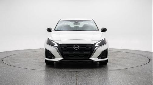 Glacier White 2025 Nissan Altima SV FWD
