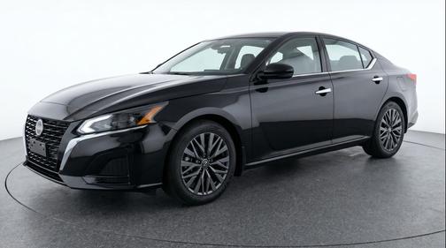 Super Black 2025 Nissan Altima SV FWD