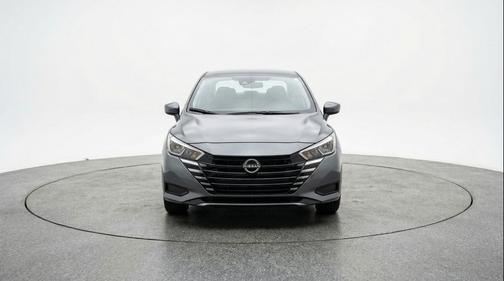 Gun Metallic 2025 Nissan Versa 1.6 SV