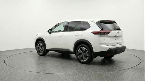 Everest White Pearl Tricoat 2025 Nissan Rogue SV