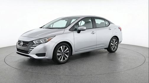 Brilliant Silver Metallic 2025 Nissan Versa 1.6 SV