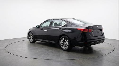 Super Black 2025 Nissan Altima SV FWD
