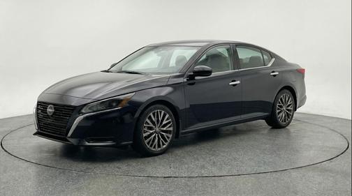Super Black 2025 Nissan Altima SV FWD