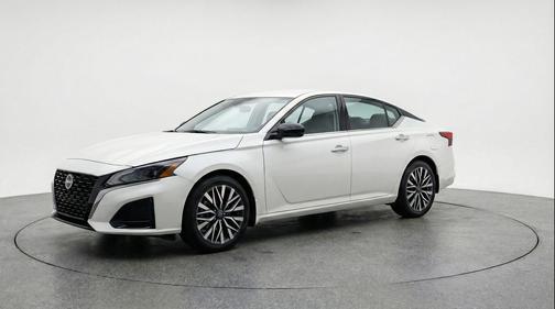Glacier White 2025 Nissan Altima SV FWD