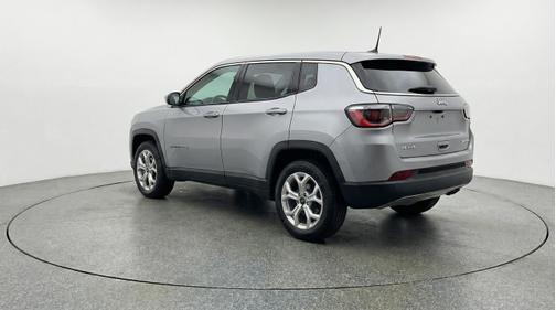 Silver Zynith Metallic Clearcoat 2025 Jeep Compass Latitude