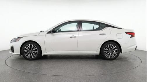Glacier White 2025 Nissan Altima SV FWD