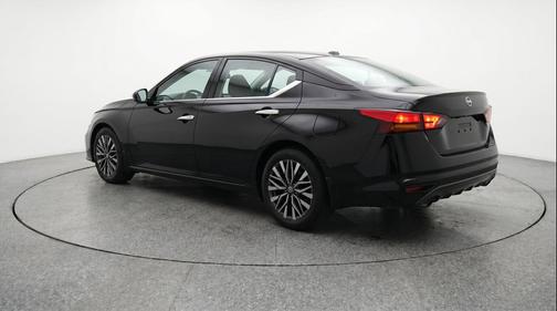 Super Black 2025 Nissan Altima SV FWD