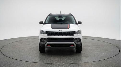Bright White Clearcoat 2025 Jeep Compass Trailhawk