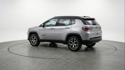 Silver Zynith Metallic Clearcoat 2025 Jeep Compass Limited