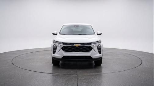 Summit White 2025 Chevrolet Trax LT
