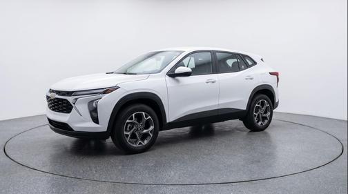 Summit White 2025 Chevrolet Trax LT