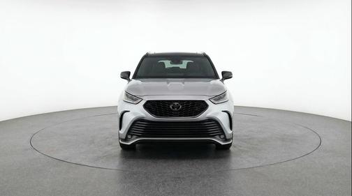 Celestial Silver Metallic 2025 Toyota Highlander LE
