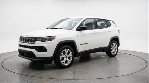 Bright White Clearcoat 2025 Jeep Compass Latitude