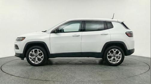 Bright White Clearcoat 2025 Jeep Compass Latitude