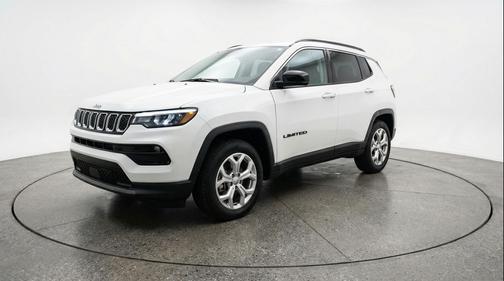 Bright White Clearcoat 2025 Jeep Compass Latitude