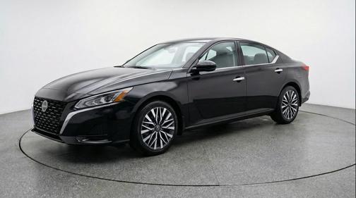 Super Black 2025 Nissan Altima SV FWD