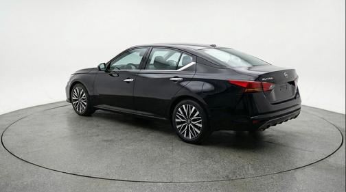 Super Black 2025 Nissan Altima SV FWD