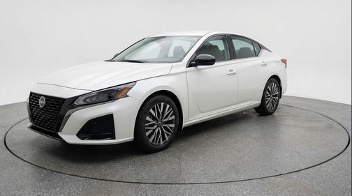 Glacier White 2025 Nissan Altima SV FWD