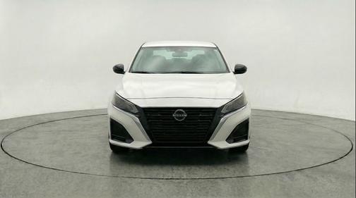 Glacier White 2025 Nissan Altima SV FWD