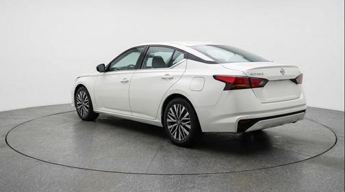 Glacier White 2025 Nissan Altima SV FWD