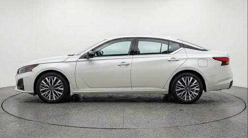 Glacier White 2025 Nissan Altima SV FWD