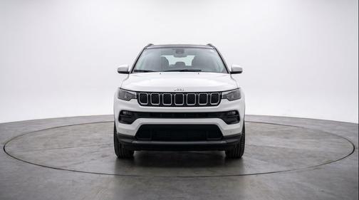 Bright White Clearcoat 2025 Jeep Compass Limited