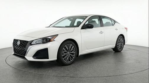 Glacier White 2025 Nissan Altima SV FWD