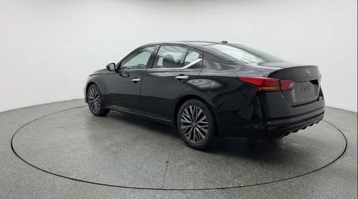 Super Black 2025 Nissan Altima SV FWD